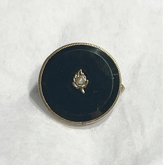 vintage early 1900s circular gold filled brooch onyx with leaf design - Picture 1 of 3